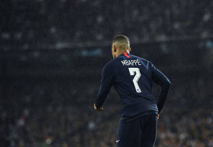 Мбаппе не нравится, что он покидает поле раньше Неймара и Ди Марии