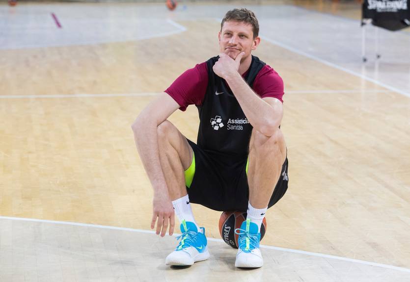 Барселона не отпустила в аренду Пустового