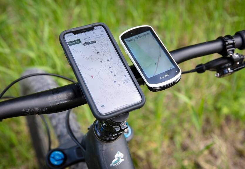 Смартфон VS велокомпьютер: что лучше, почему, и кому пора в анналы истории Смартфон VS велокомпьютер: что лучше, почему, и кому пора в анналы истории