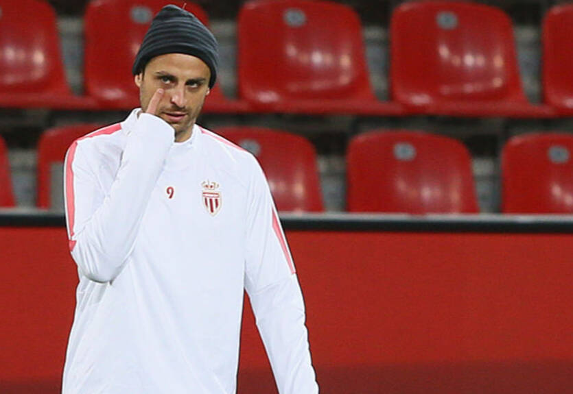 Бербатов: Пусть Месси стирает грязное белье у себя дома