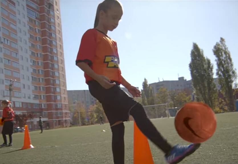 Футбол - для всех: Шахтер снял социальный ролик о футбольной команде девочек