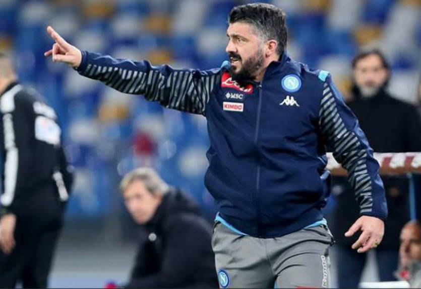 Смелый официант подшутил над Гаттузо, опрокинув на него чашку Смелый официант подшутил над Гаттузо, опрокинув на него чашку