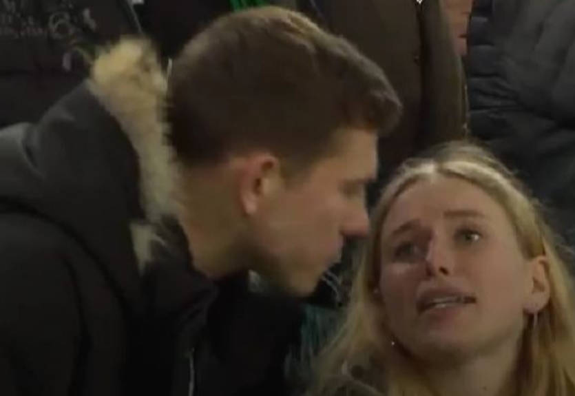 Влюбленная пара поразила милой реакцией на голы в матче Бундеслиги