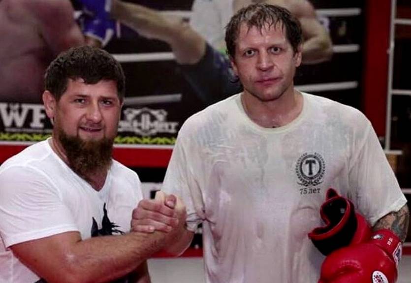 "Я покажу ему, как вести себя в ринге": Кадыров на улице ударил ногой Емельяненко