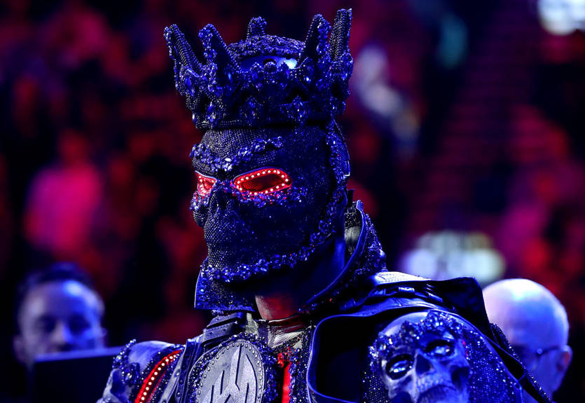 Саурон с репером - Деонтей Уайлдер появился на ринге в интересном костюме Саурон с репером - Деонтей Уайлдер появился на ринге в интересном костюме