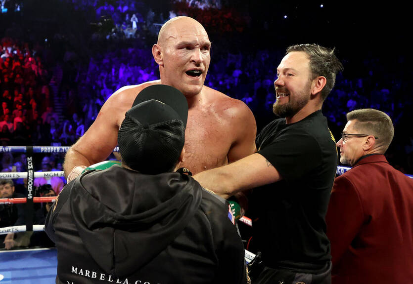 Фьюри - первый в истории, кто прервал две серии из 10+ защит титула Фьюри - первый в истории, кто прервал две серии из 10+ защит титула