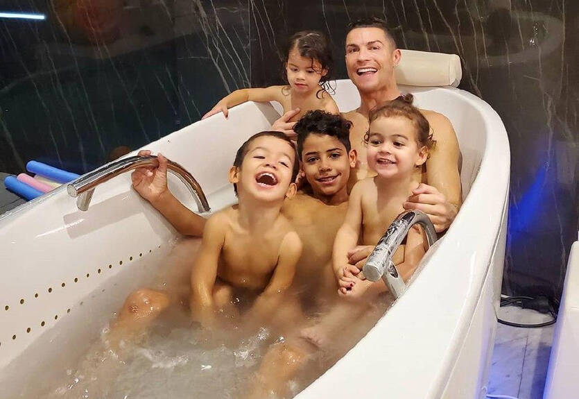 Сын Криштиану начал вести Instagram и за 17 часов собрал больше 650 тыс подписчиков