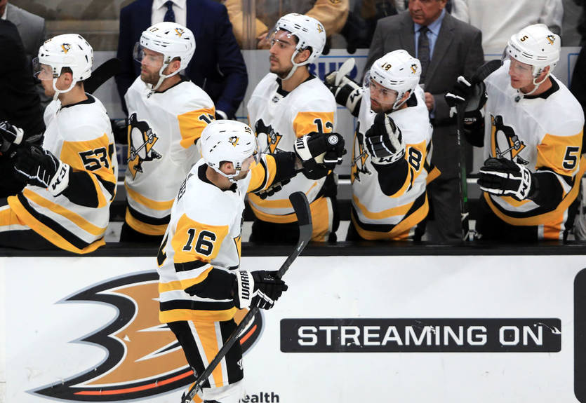 НХЛ. Питтсбург проиграл пятый матч кряду, Филадельфия обыграла Рейнджерс
