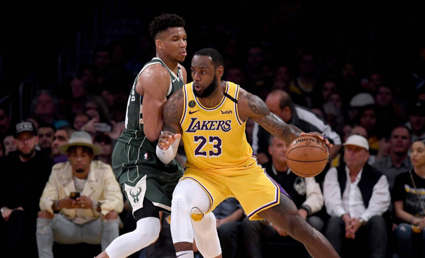 Яннис Адетокунбо и ЛеБрон Джеймс / Getty Images