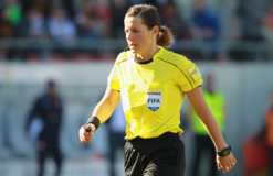 У Монзуль самые большие яйца: реакция Сети на две красные в матче Десна - Заря