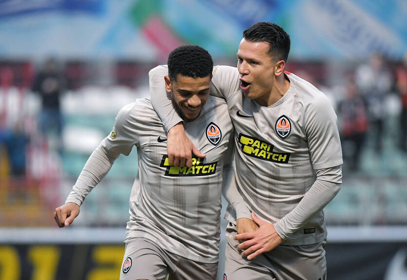 Шахтер пропустил три гола, но все равно обыграл Колос