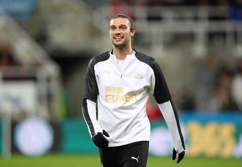 Звезда Ньюкасла угостил фаната пивом, увидев на бедре тату в свою честь Звезда Ньюкасла угостил фаната пивом, увидев на бедре тату в свою честь