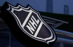 НХЛ остановила регулярный сезон