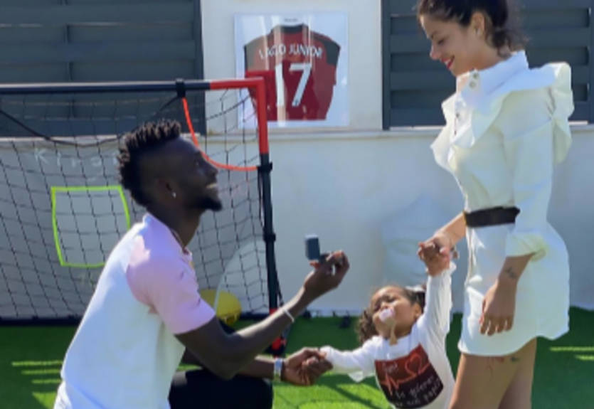 Футболист Мальорки трогательно сделал предложение своей девушке