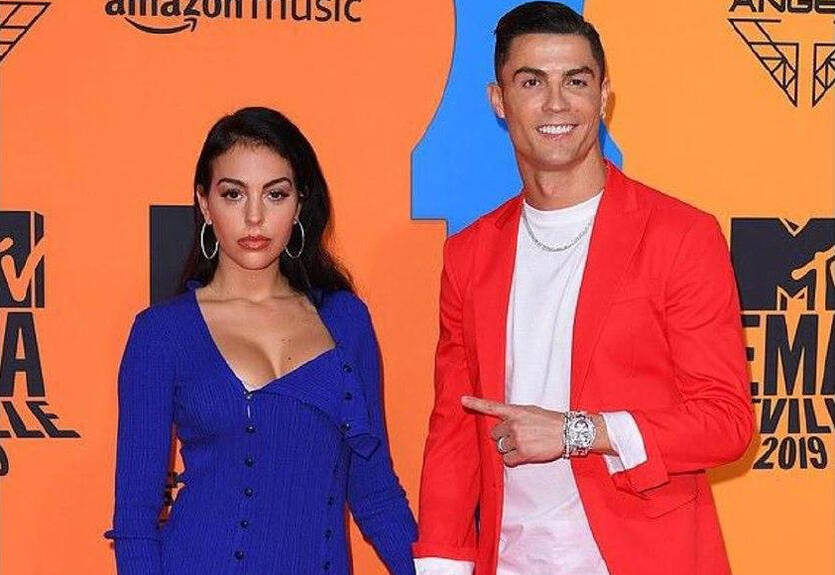 Девушка Роналду нарушила карантин и подверглась критике