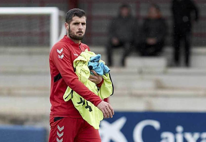 Игроки Осасуны поиграли в футбол через забор