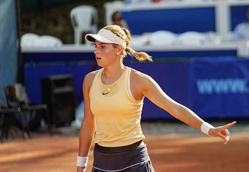 Завацкая провела боксерский спарринг со своим парнем