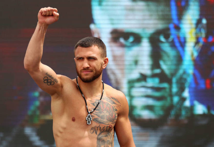 Ломаченко продемонстрировал технику отжиманий с помощью колец