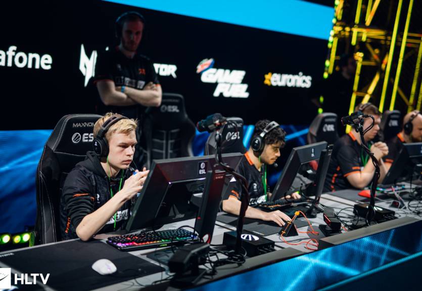 Fnatic вырвали победу над Faze на ESL Pro League по CS:GO