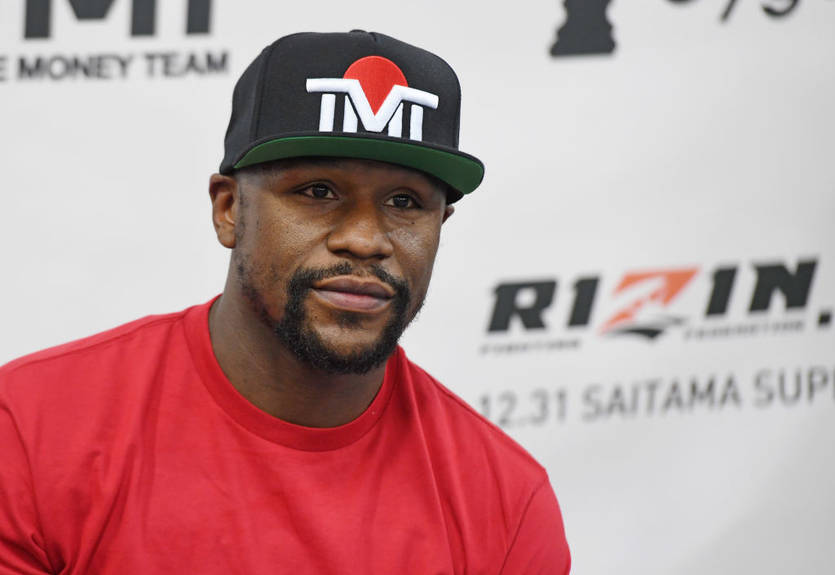 Мейвезер снова надел перчатки и провел тренировку Мейвезер снова надел перчатки и провел тренировку