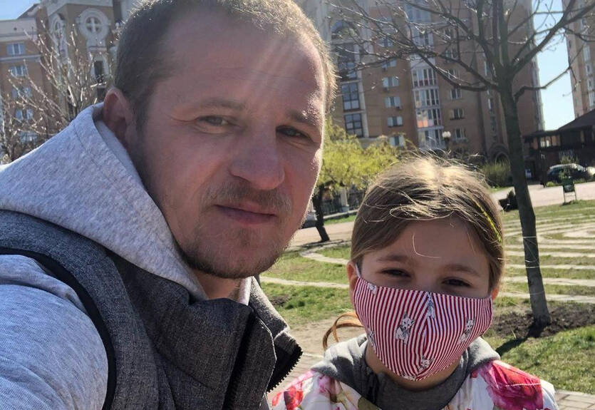 Алиев надел платье дочки ради участия в челлендже