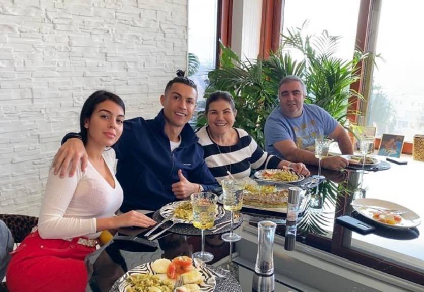 Роналду вновь нарушил карантин, посетив день рождения племянницы Роналду вновь нарушил карантин, посетив день рождения племянницы