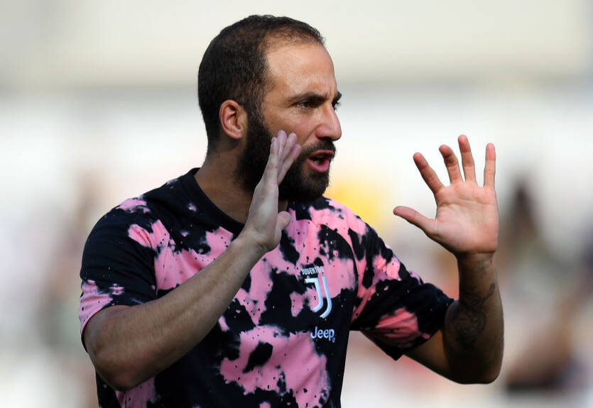 Игуаин не вышел на связь с Ювентусом и разозлил руководство клуба