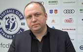 Владелец брестского Динамо смотрел матч с Шахтером Вернидуба в "футбольной" маске