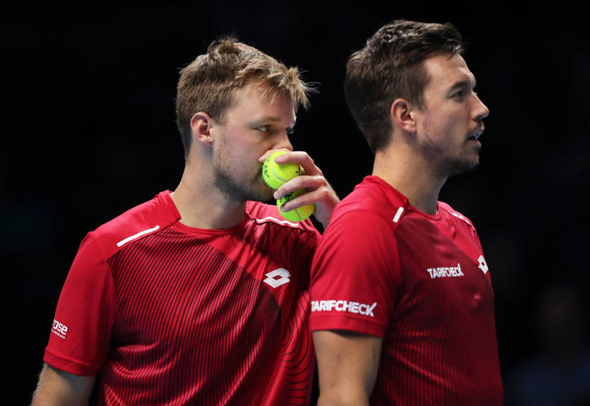 Обладатель Ролан Гаррос во время пандемии коронавируса работает в магазине Обладатель Ролан Гаррос во время пандемии коронавируса работает в магазине