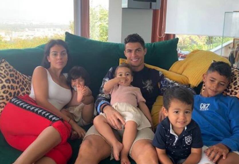 Роналду прогулялся с сыном по живописным окрестностям Мадейры