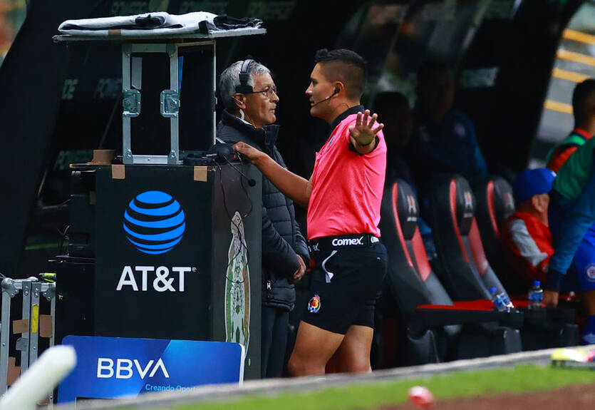 IFAB разрешила отказаться от VAR