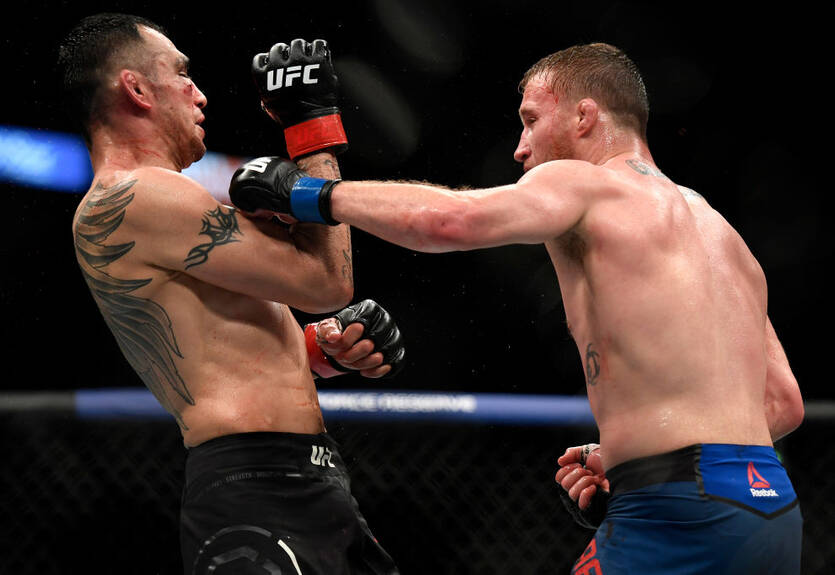 Стало известно, сколько заработали Фергюсон и Гэтжи на UFC 249