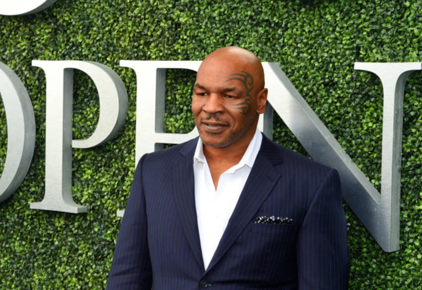 "Я вернулся": Майк Тайсон продемонстрировал мощные удары на тренировке