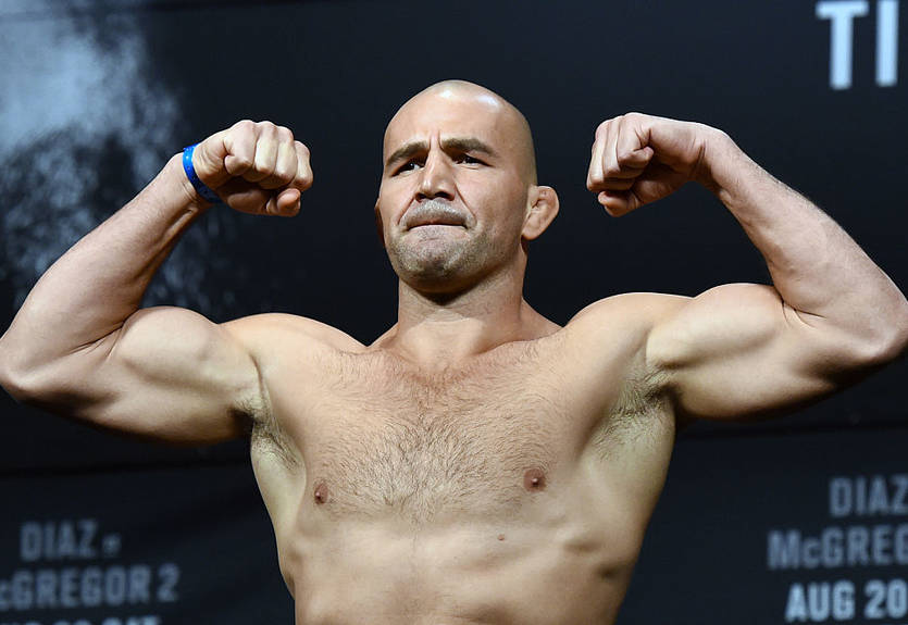 Тейшейра техническим нокаутом победил Смита в мейнивенте UFC Fight Night 171