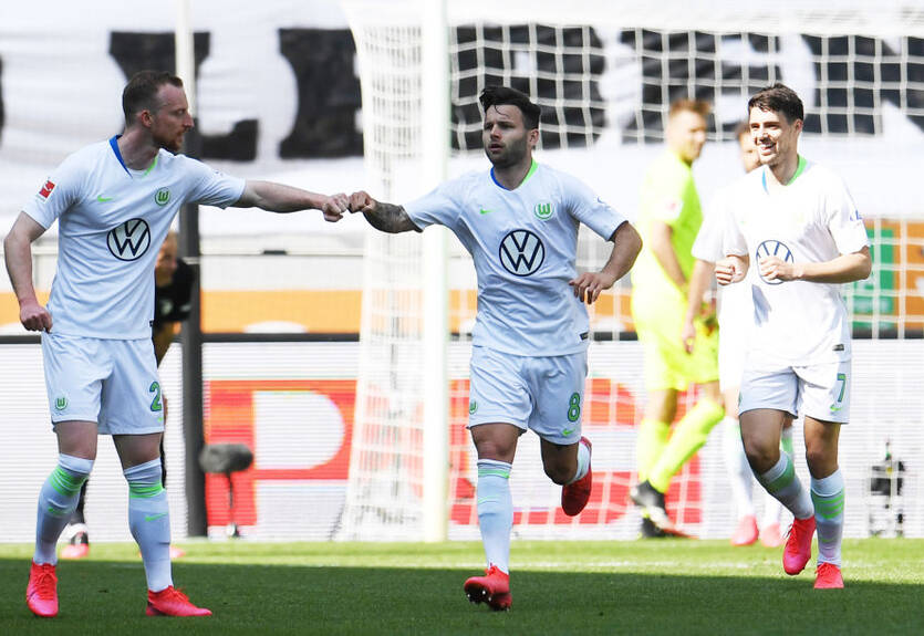 Аугсбург - Вольфсбург 1:2 видео голов и обзор матча