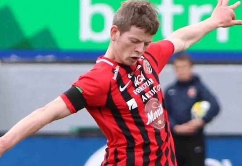 В чемпионате Фарер футболист забил четыре гола за 14 минут