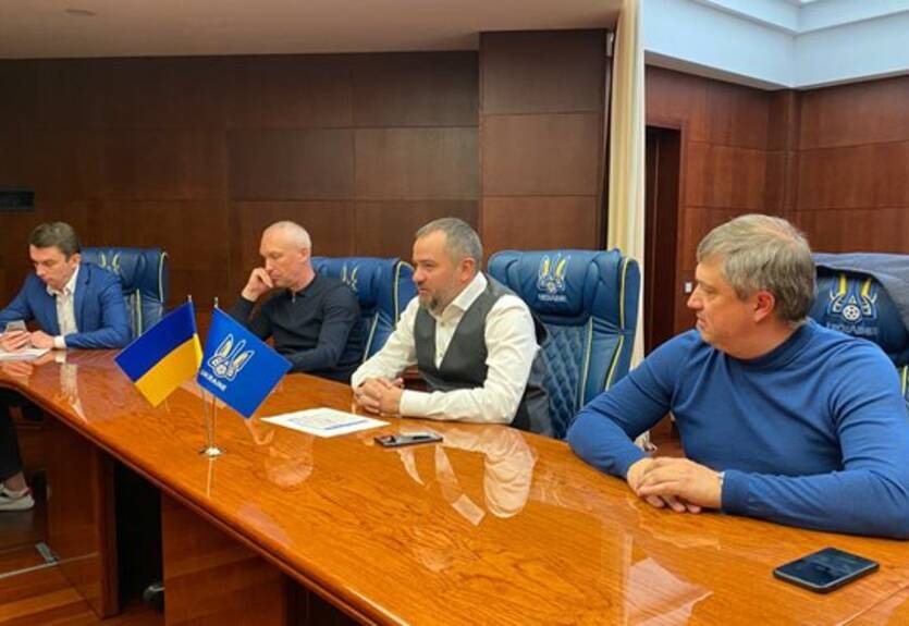 МОЗ запретил посещать матчи УПЛ лицам старше 60 лет