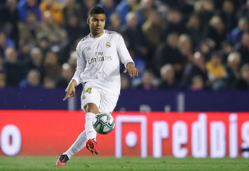 Реал продлил контракт с Каземиро