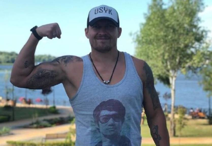 Усик спел на французском и станцевал под известный хит