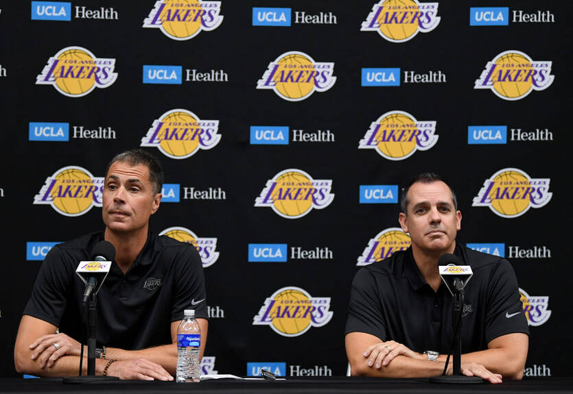 Больше половины генеральных менеджеров проголосовали за возобновление сезона сразу с плей-офф