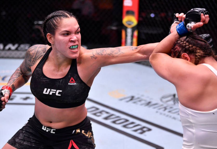 Стали известны гонорары участников турнира UFC 250