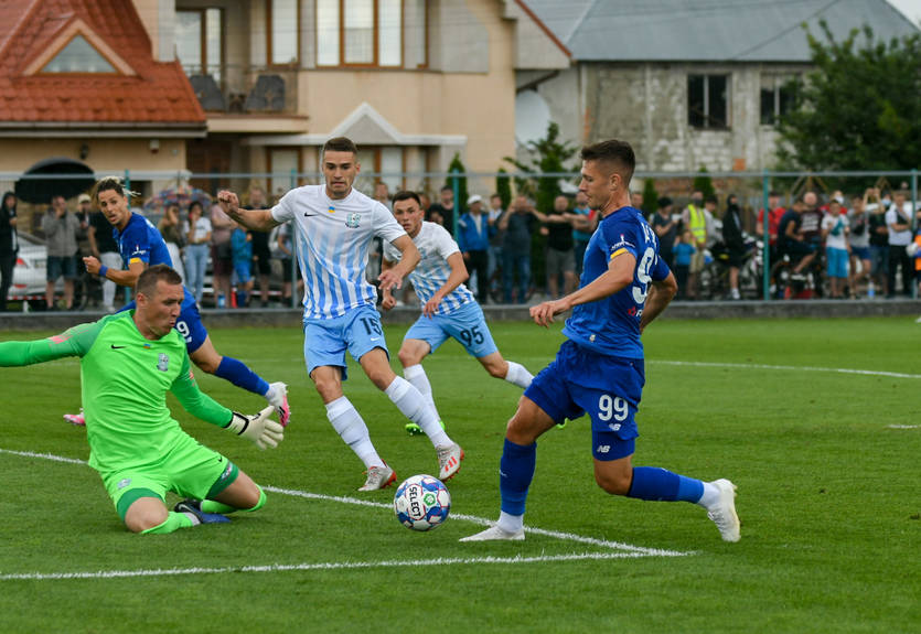 На матче Минай - Динамо фанаты потребовали освободить полицейского, убившего Флойда