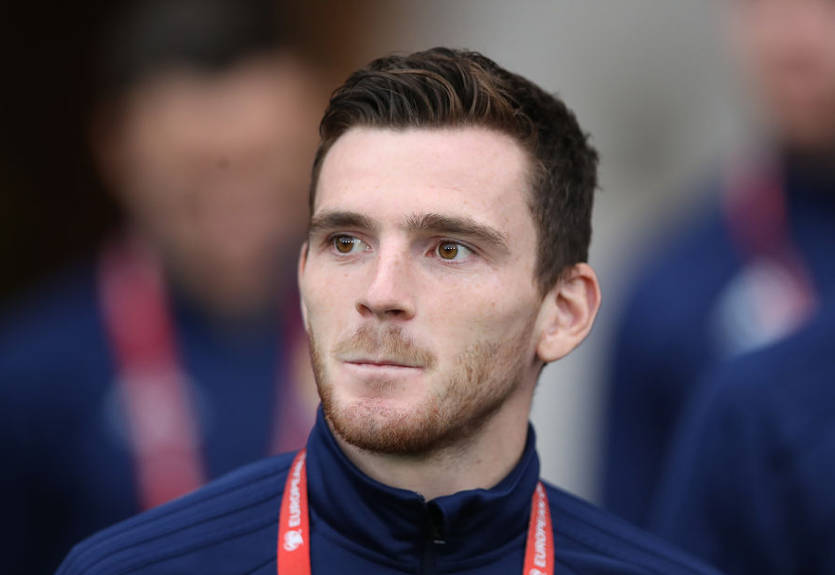 Робертсон похвастался чемпионской футболкой Ливерпуля