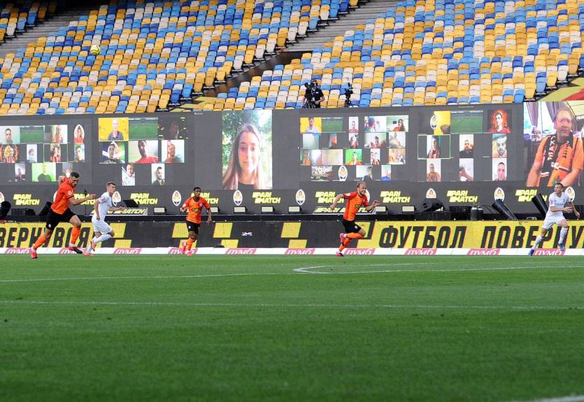 В Украине впервые фанаты смотрели матч через ZOOM