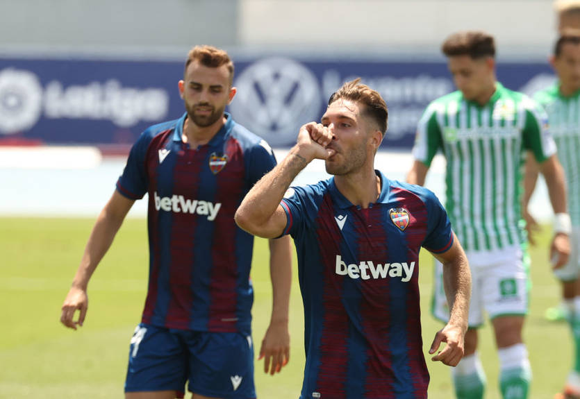 Леванте забил четыре гола Бетису в матче соседей по турнирной таблице