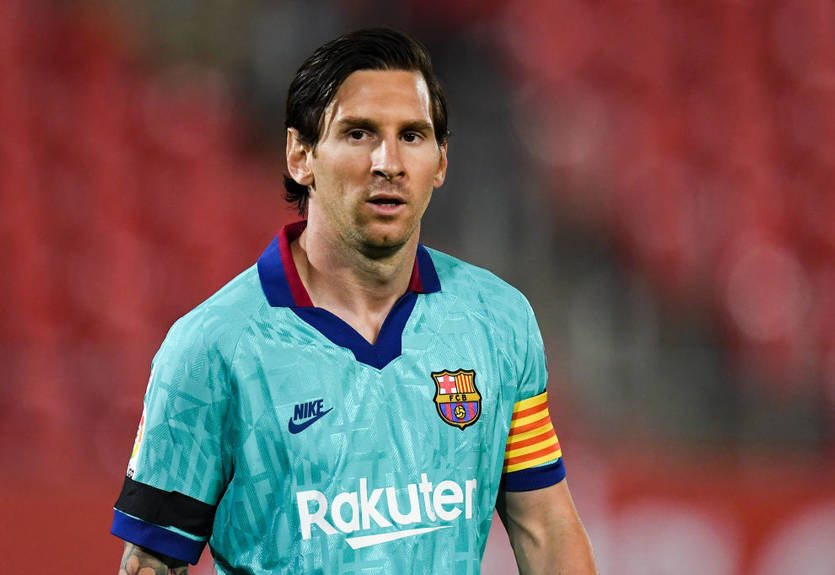 Конфликт или выдумка СМИ: в Сети появилось видео, где Месси "игнорирует" установки тренеров