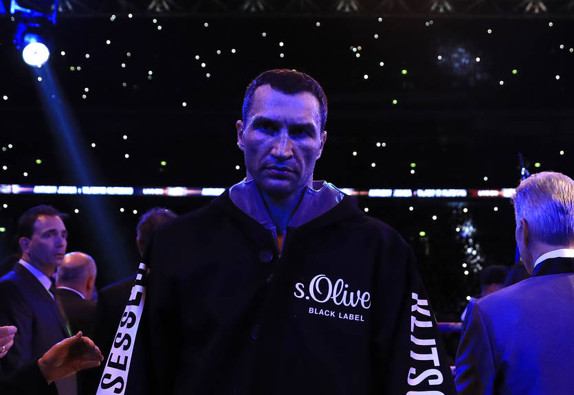 Топ-10 ярких выходов на ринг боксеров, где не обошлось без украинца