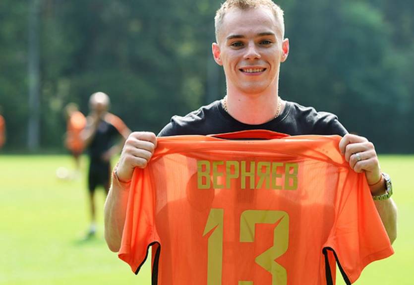 Верняев с трибун НСК Олимпийского радовался голам Шахтера