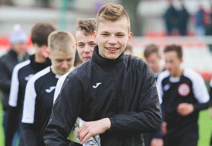 Молния ударила в 16-летнего российского игрока во время разминки Молния ударила в 16-летнего российского игрока во время разминки