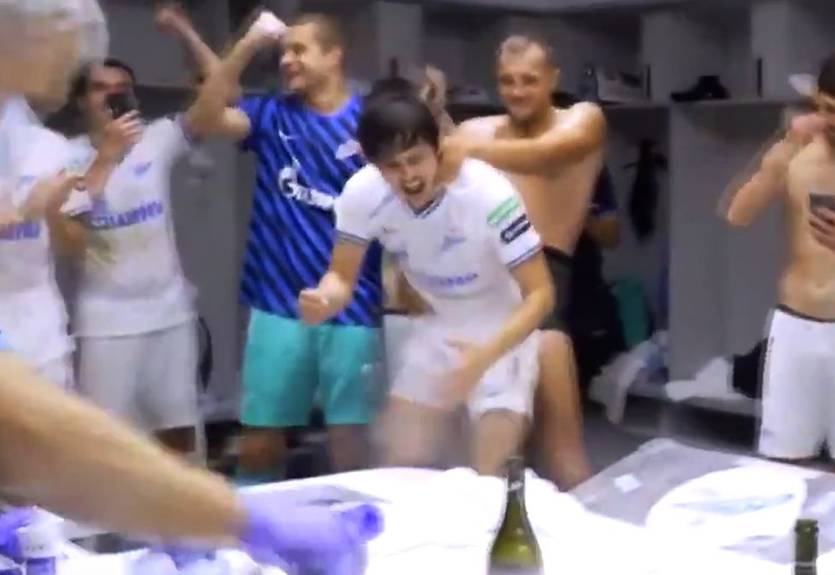 Зенит опубликовал видео своих лидеров, имитирующих половой акт друг с другом в раздевалке